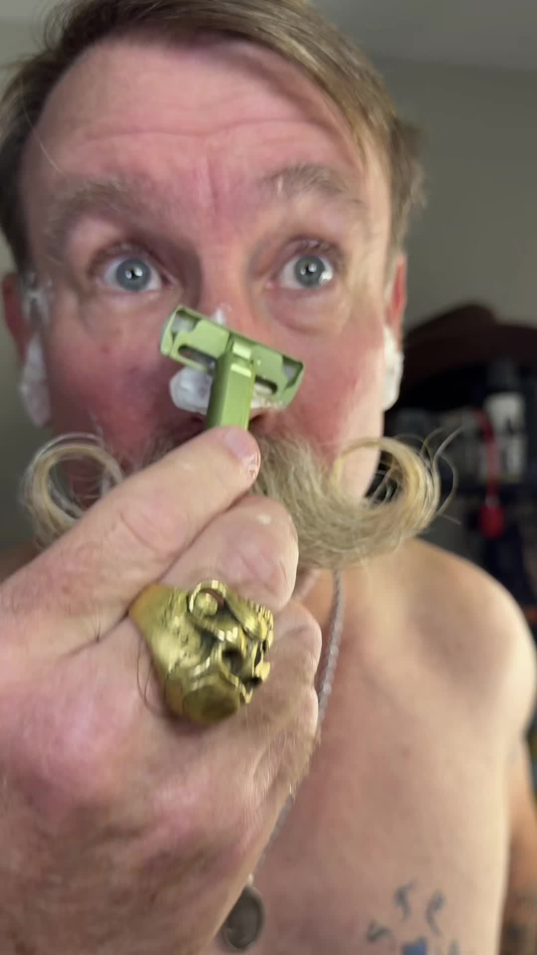@Bobandelliothismustache