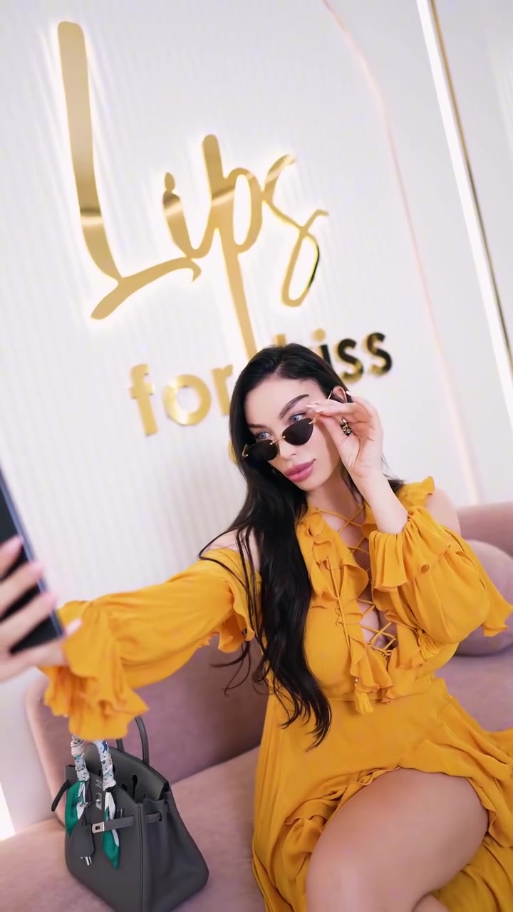 @Lips_for_kiss