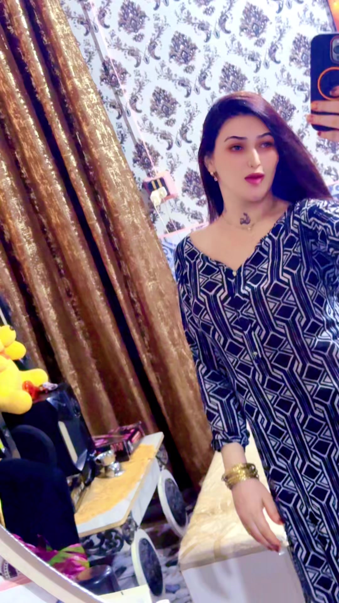 @Misses Karachi zindage