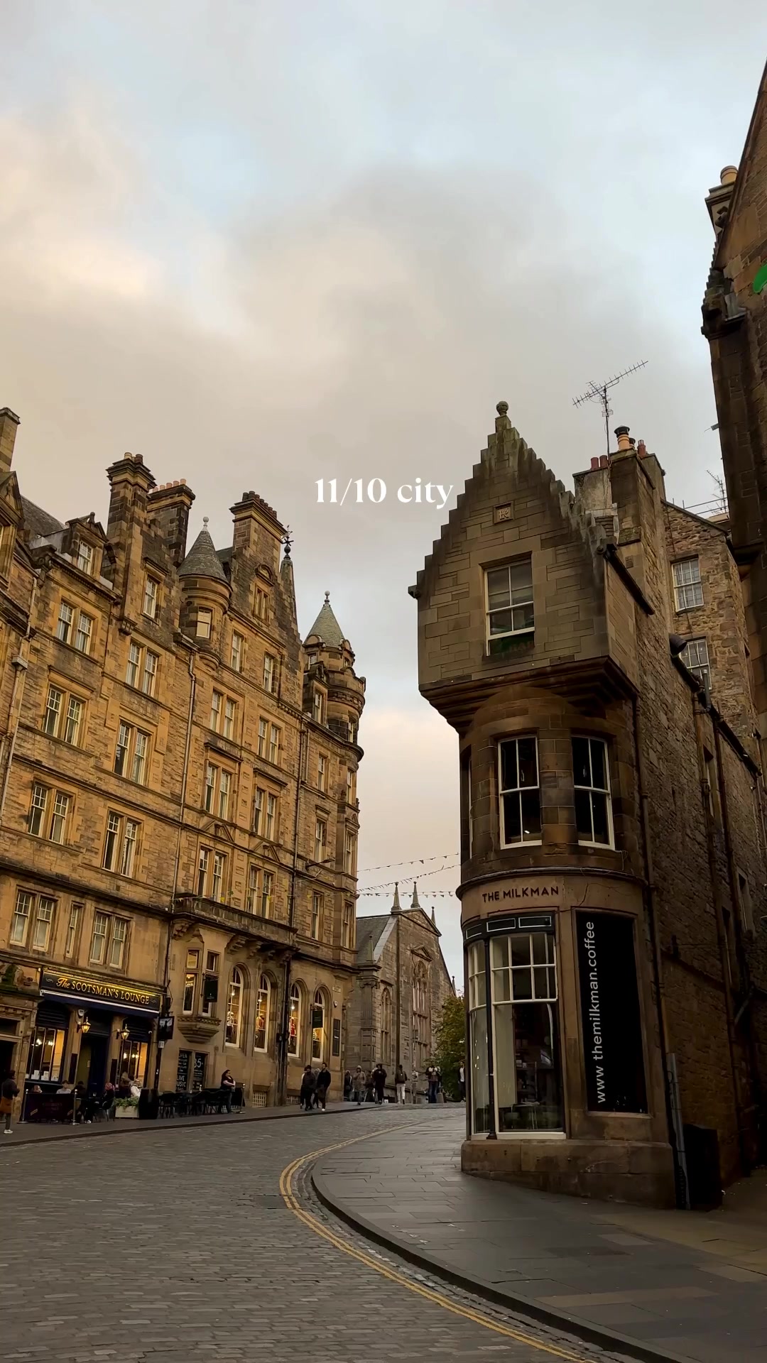 @Courtney | Travel + Lifestyle