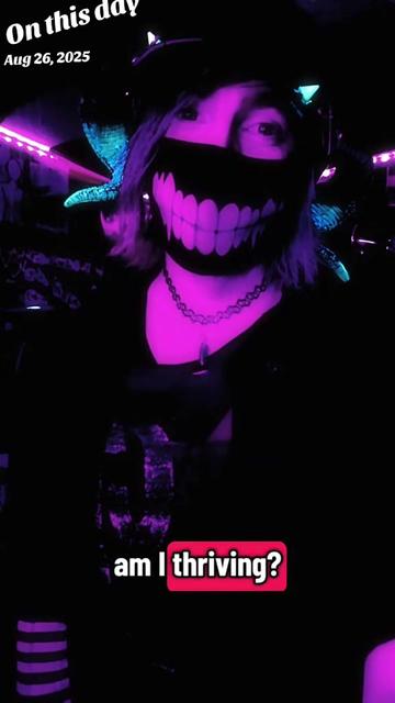 @☆ E҉C҉H҉O҉ ⛧ 🇨🇦