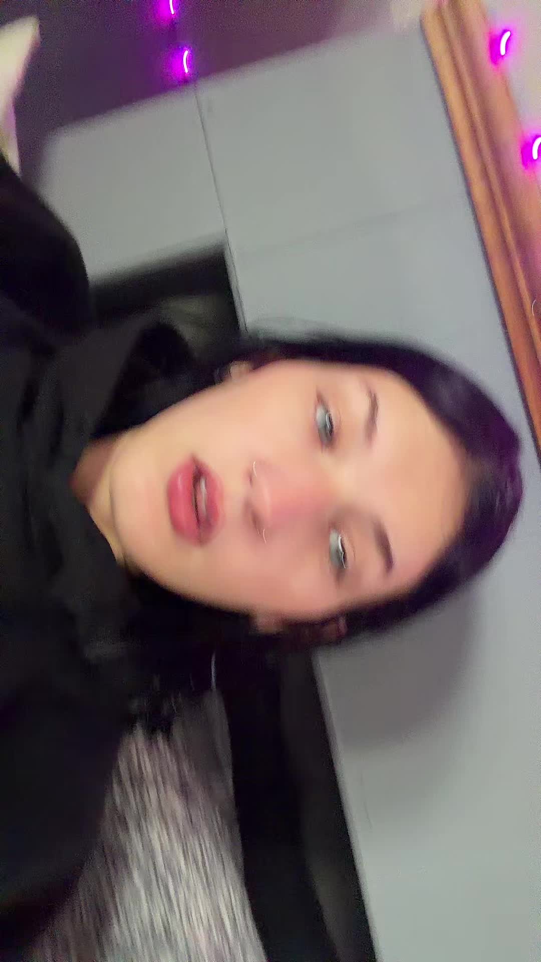 @Thebluechickennugget