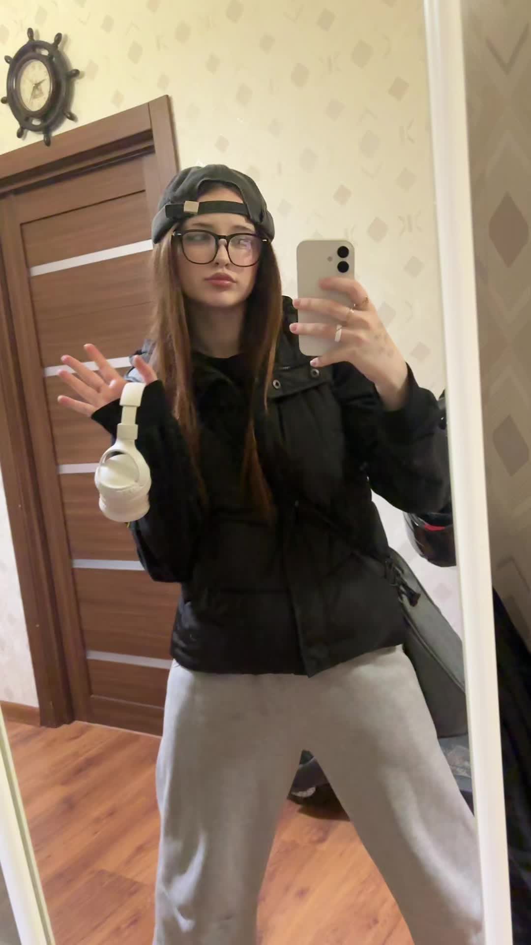 @Ищу девушку пиши я