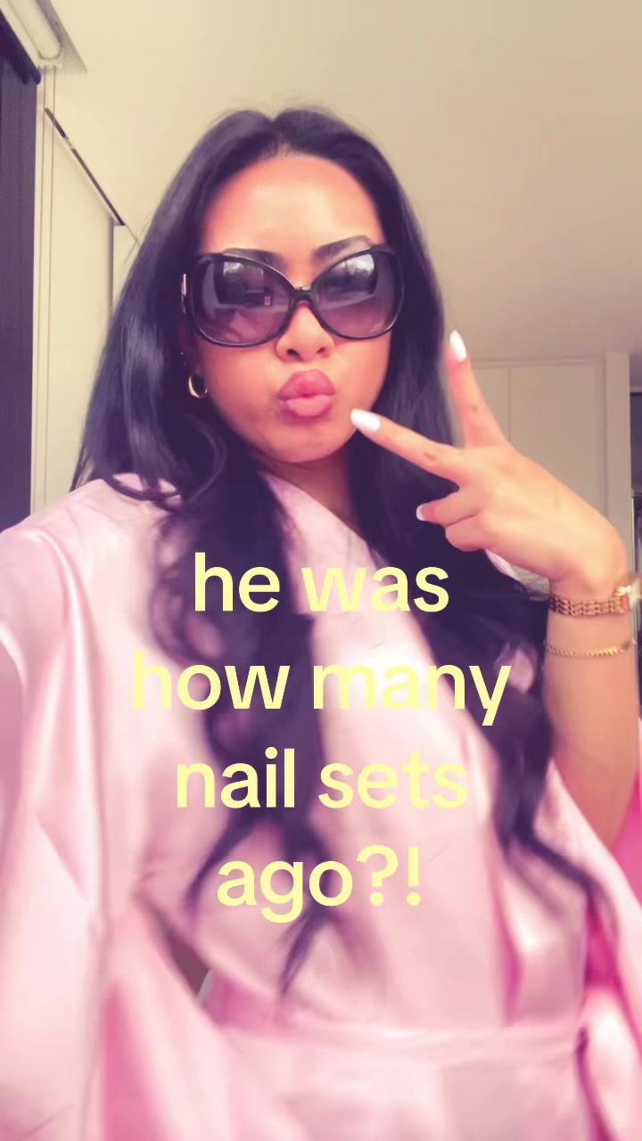 @TH💋NIA