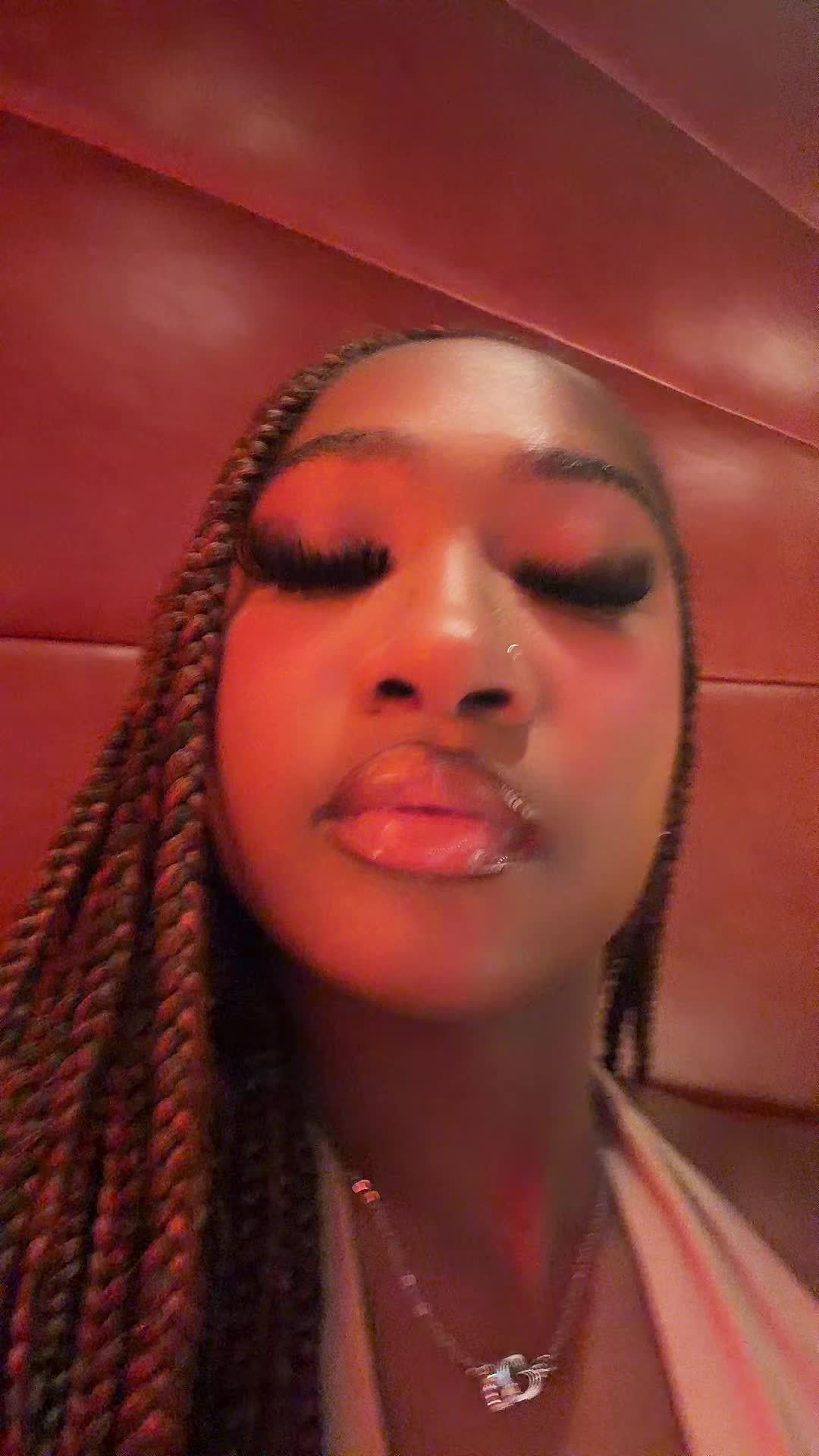 @Queenariiiberryyy🍓