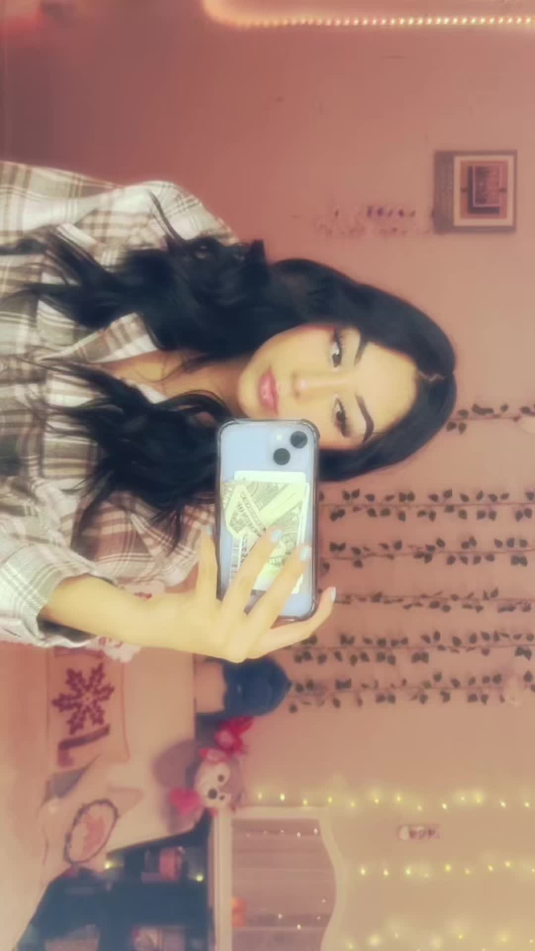 @Vaniafloresシ