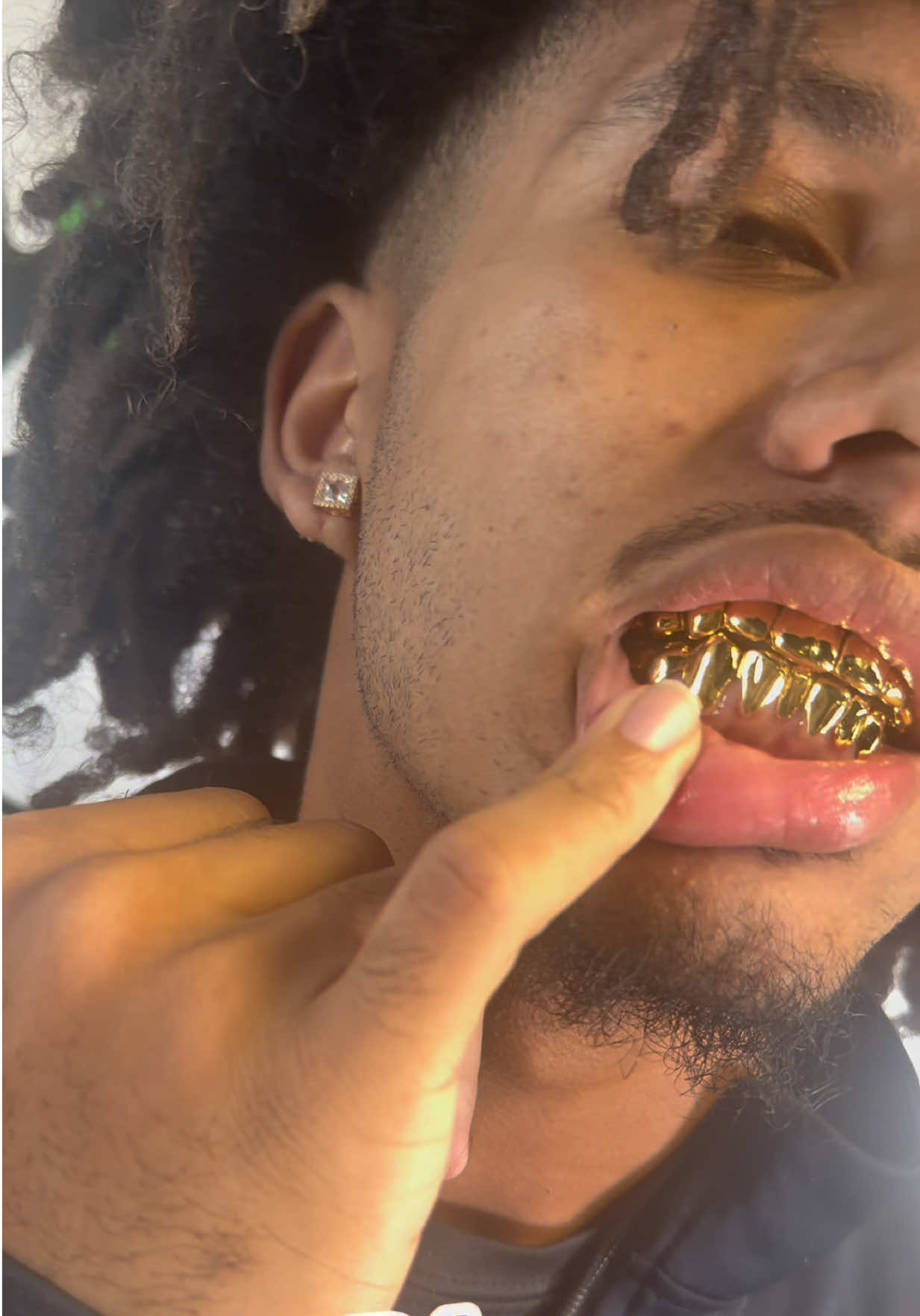 @GoldMoneyGrillz