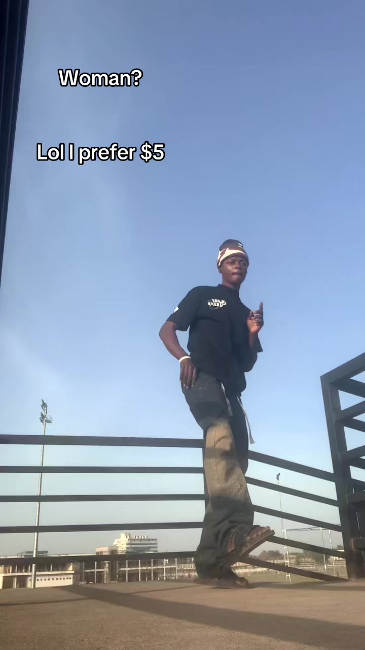 @Lo&ntilde;D&ouml;ń🕊✨