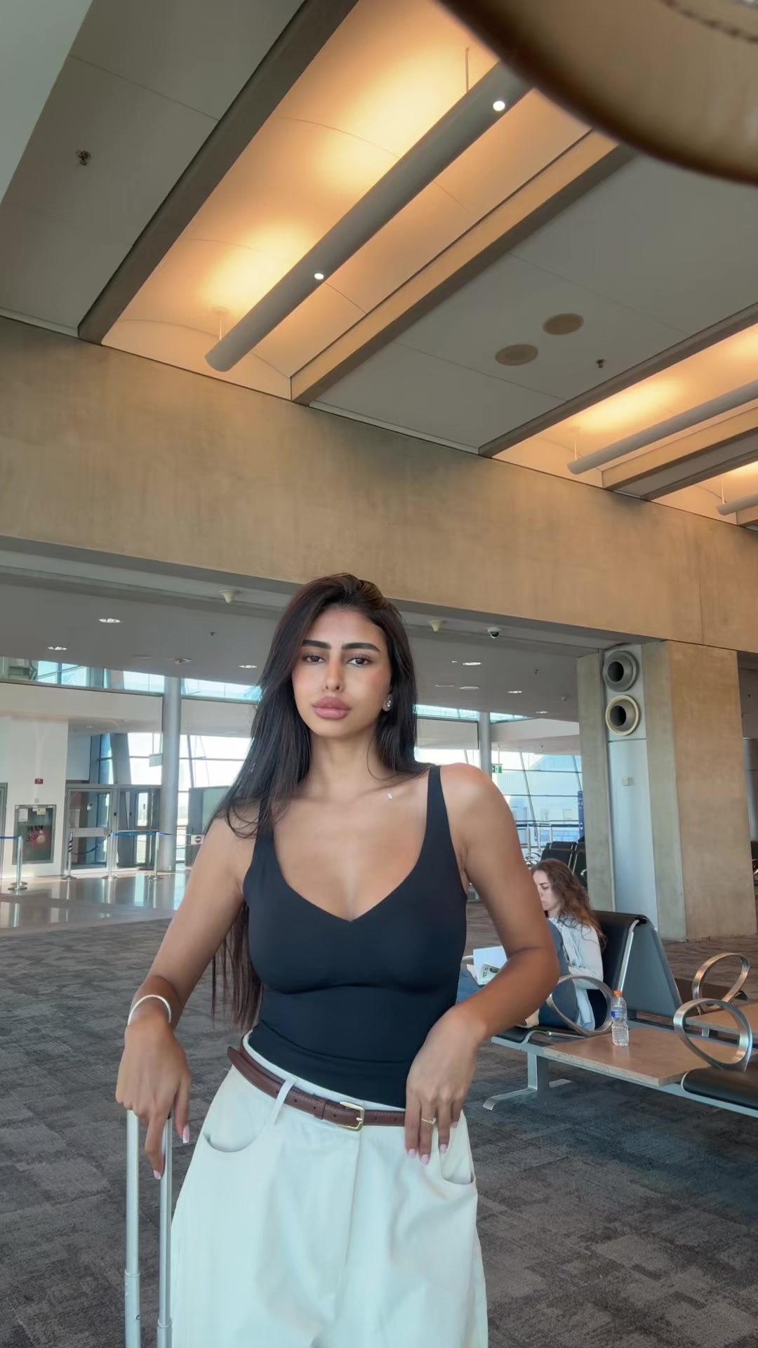 @אביב מרדכי | מדריכת ציפורניים