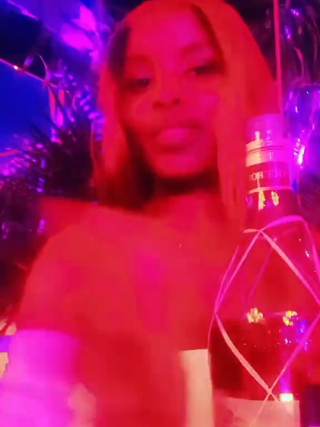 @Ella B🦋
