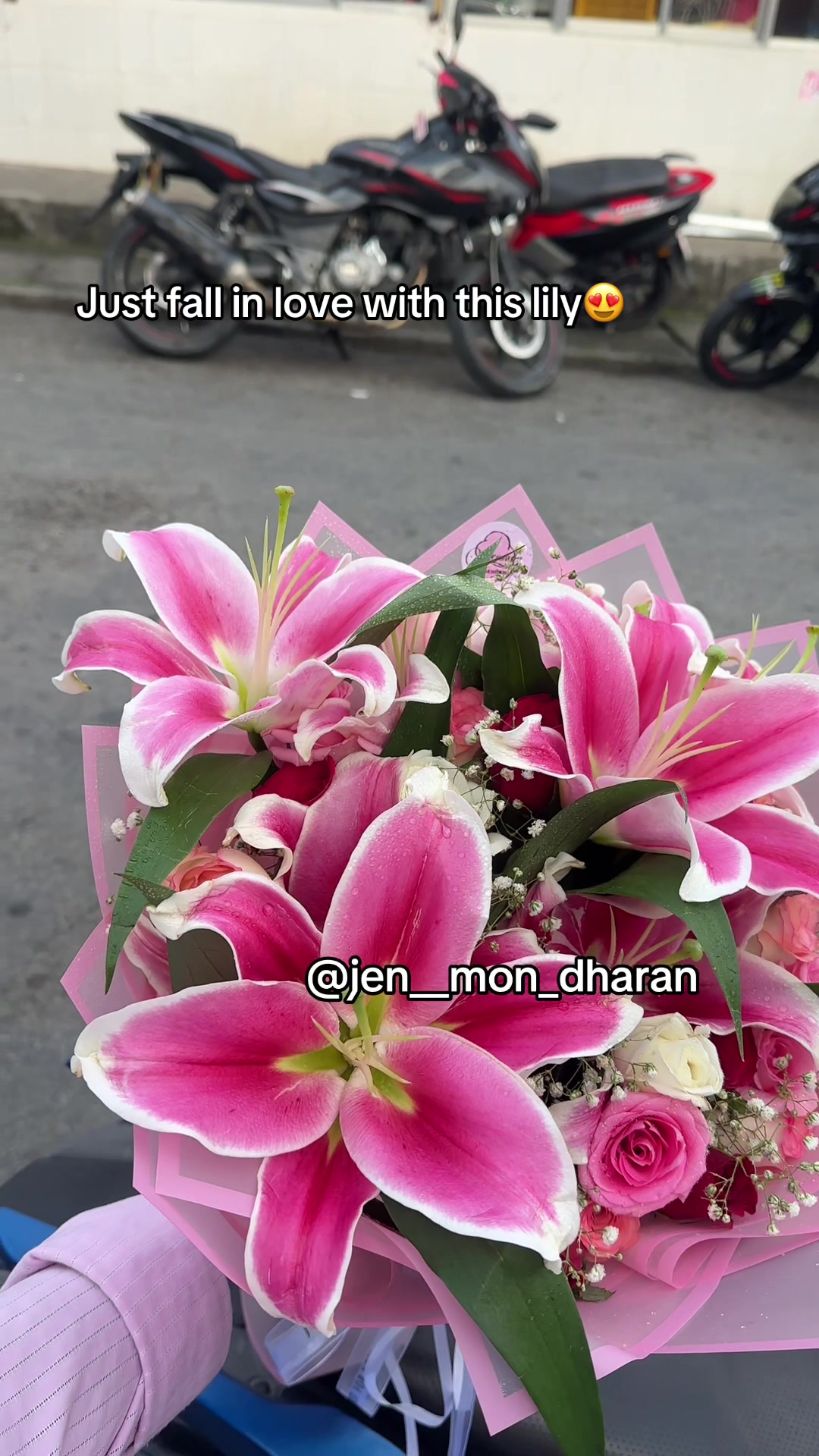 @jen__mon_dharan