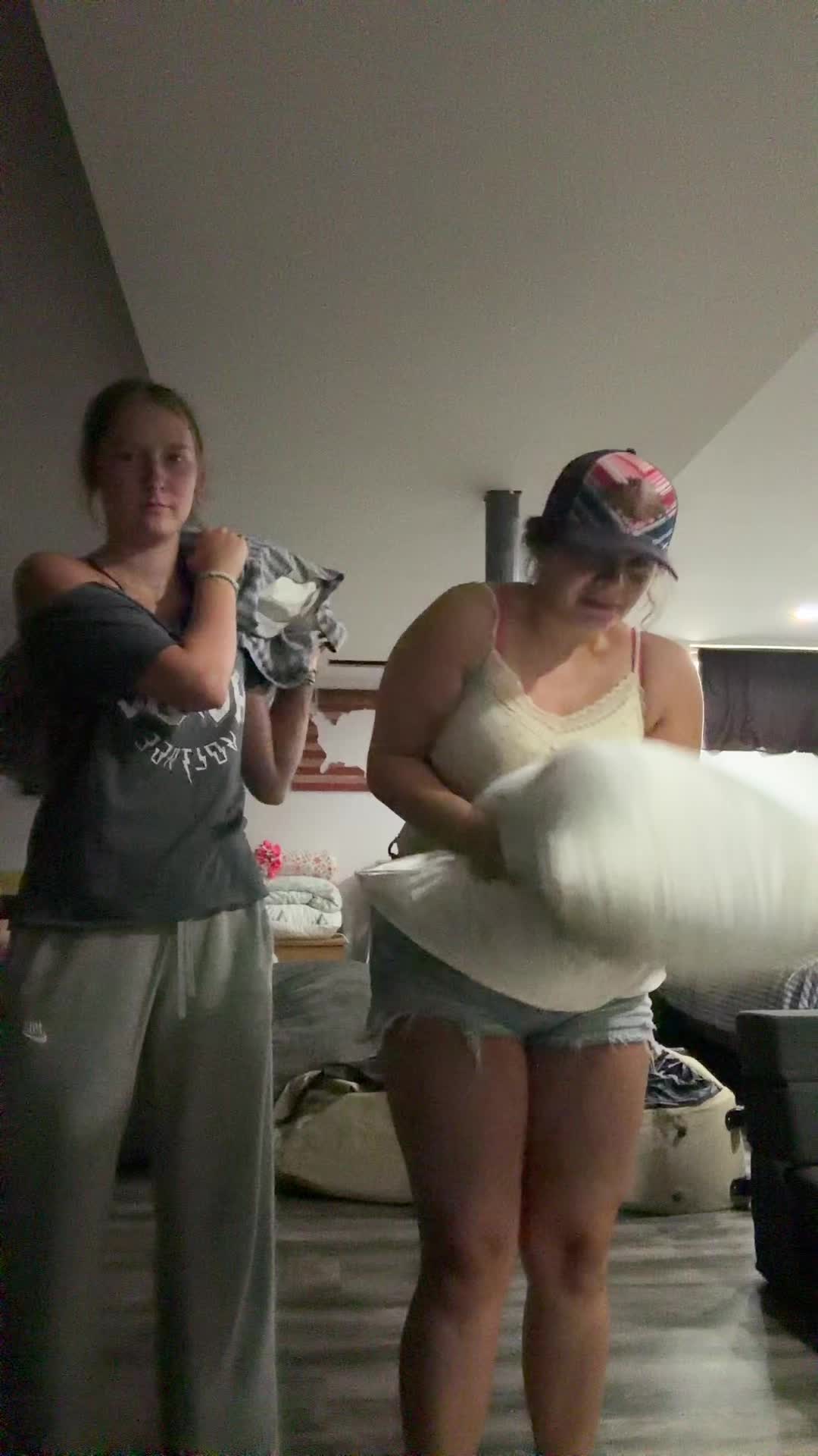 @itsbri_andlexi