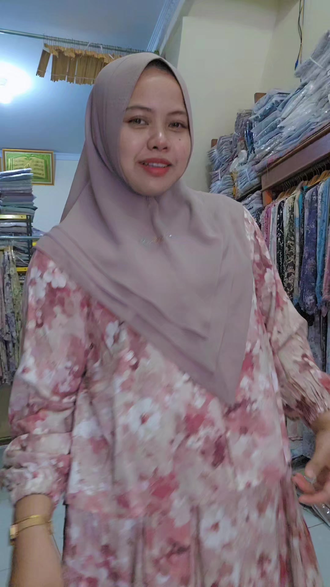 @Tiana store