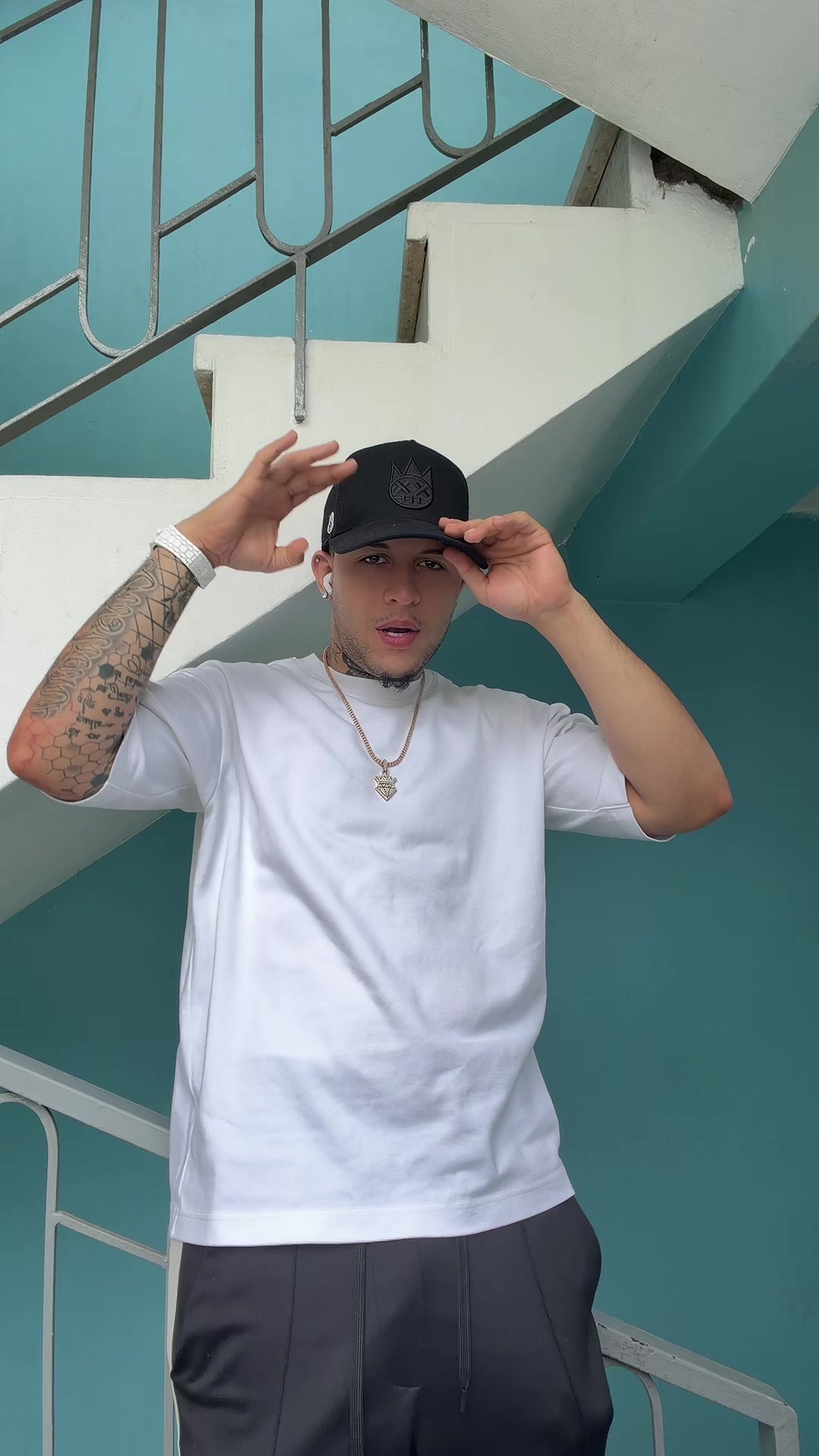 @JeyOne