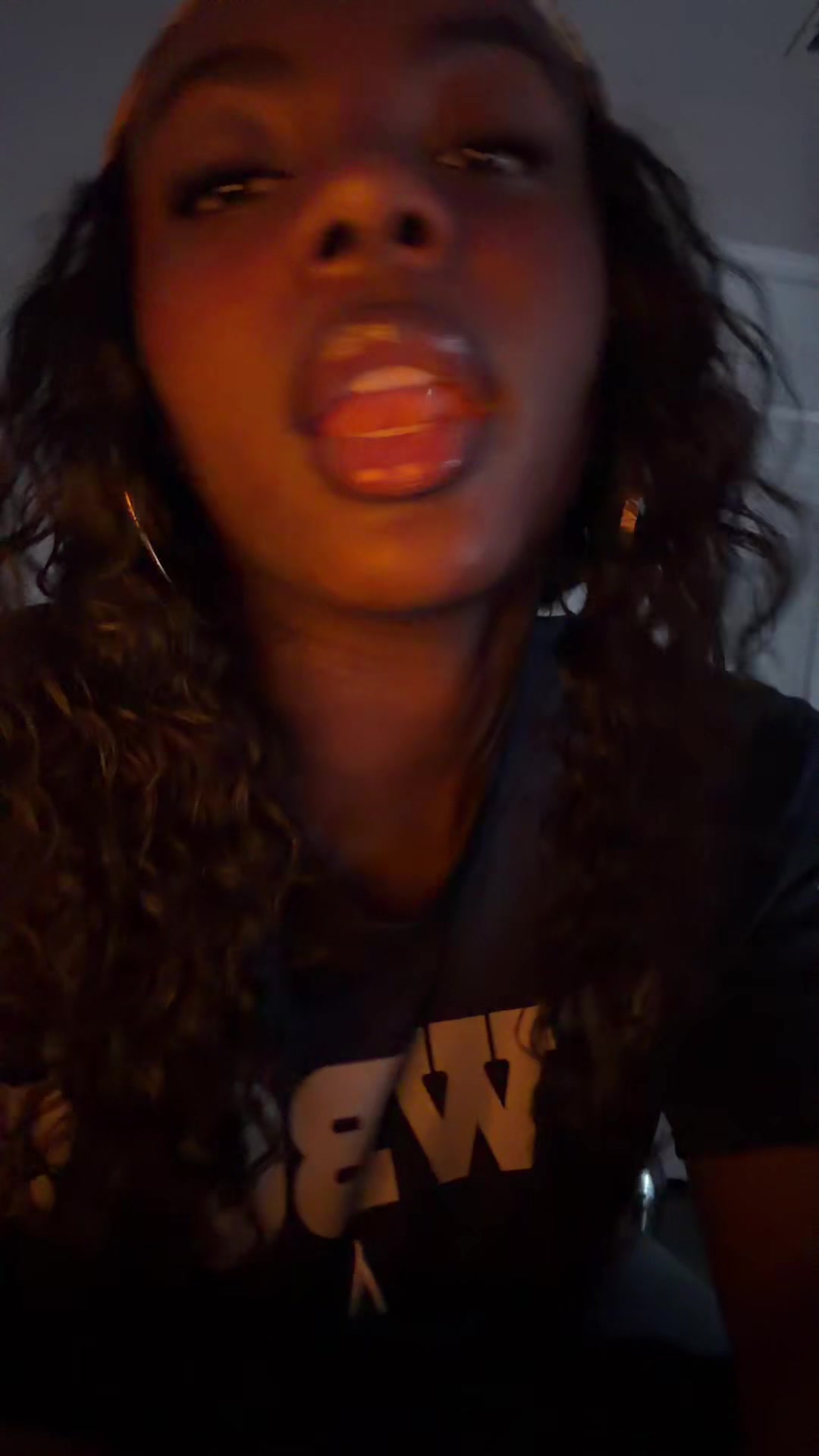 @￶