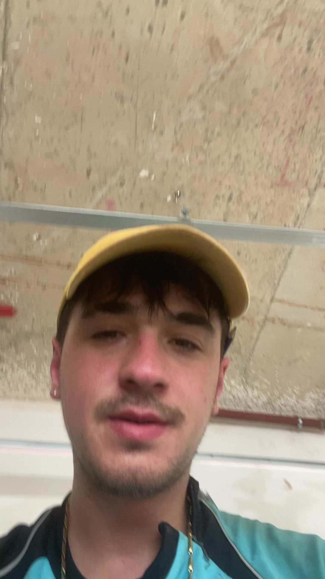 @🦊