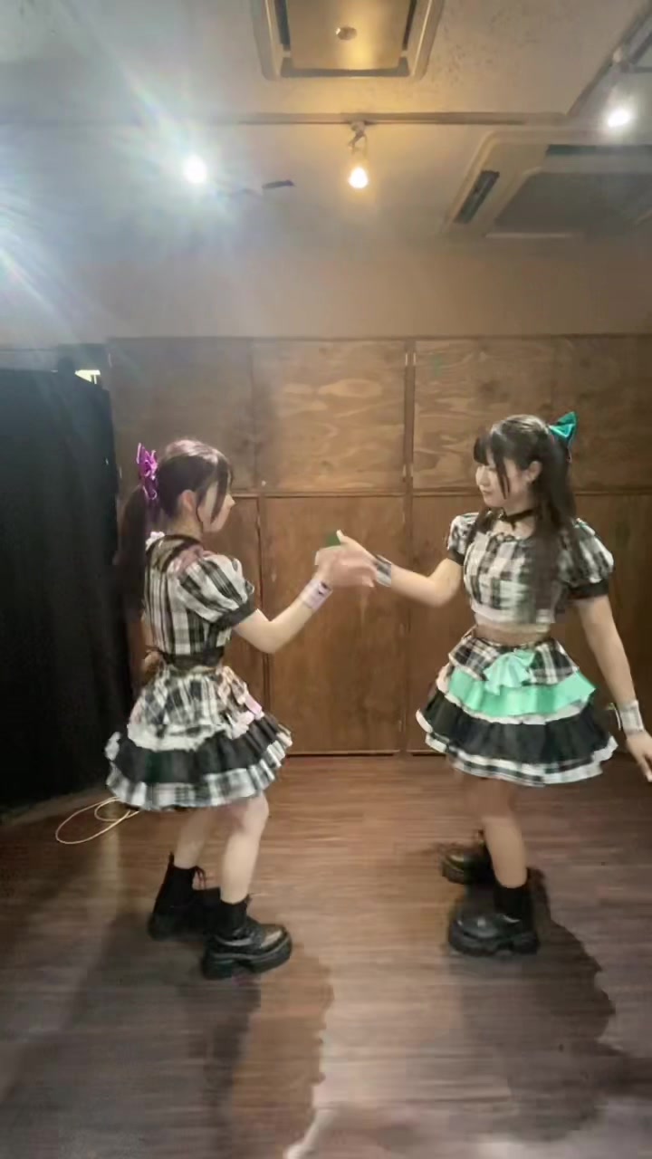@キキ