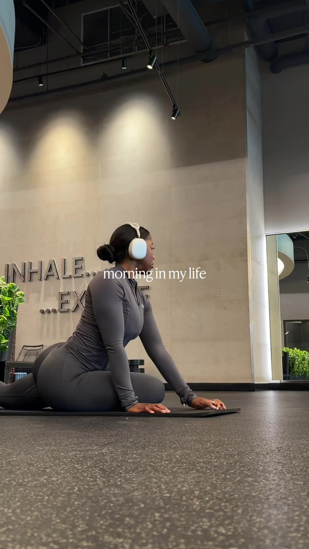 @mo