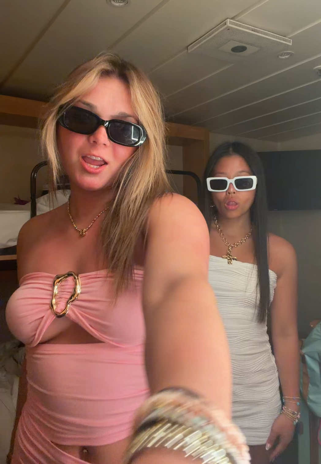 @bella