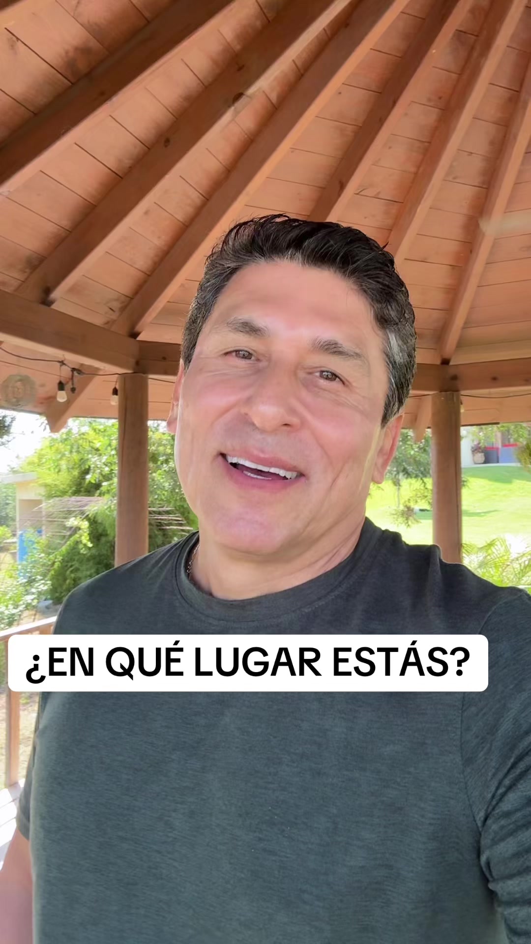 @César Lozano