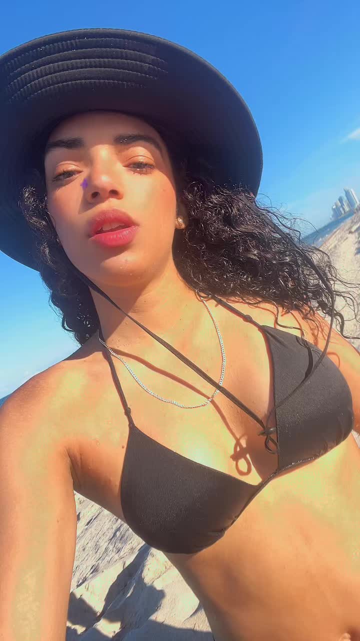@𝜗𝜚Daniela