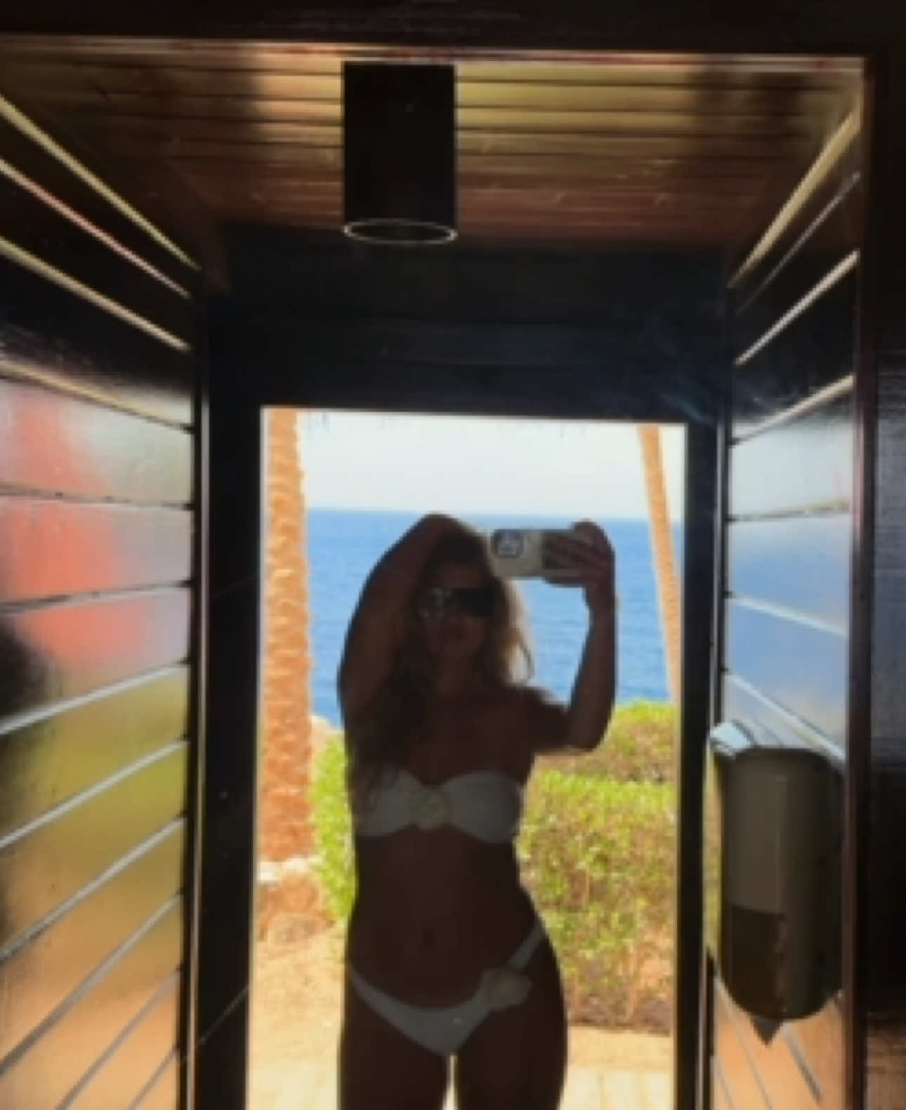 @vi