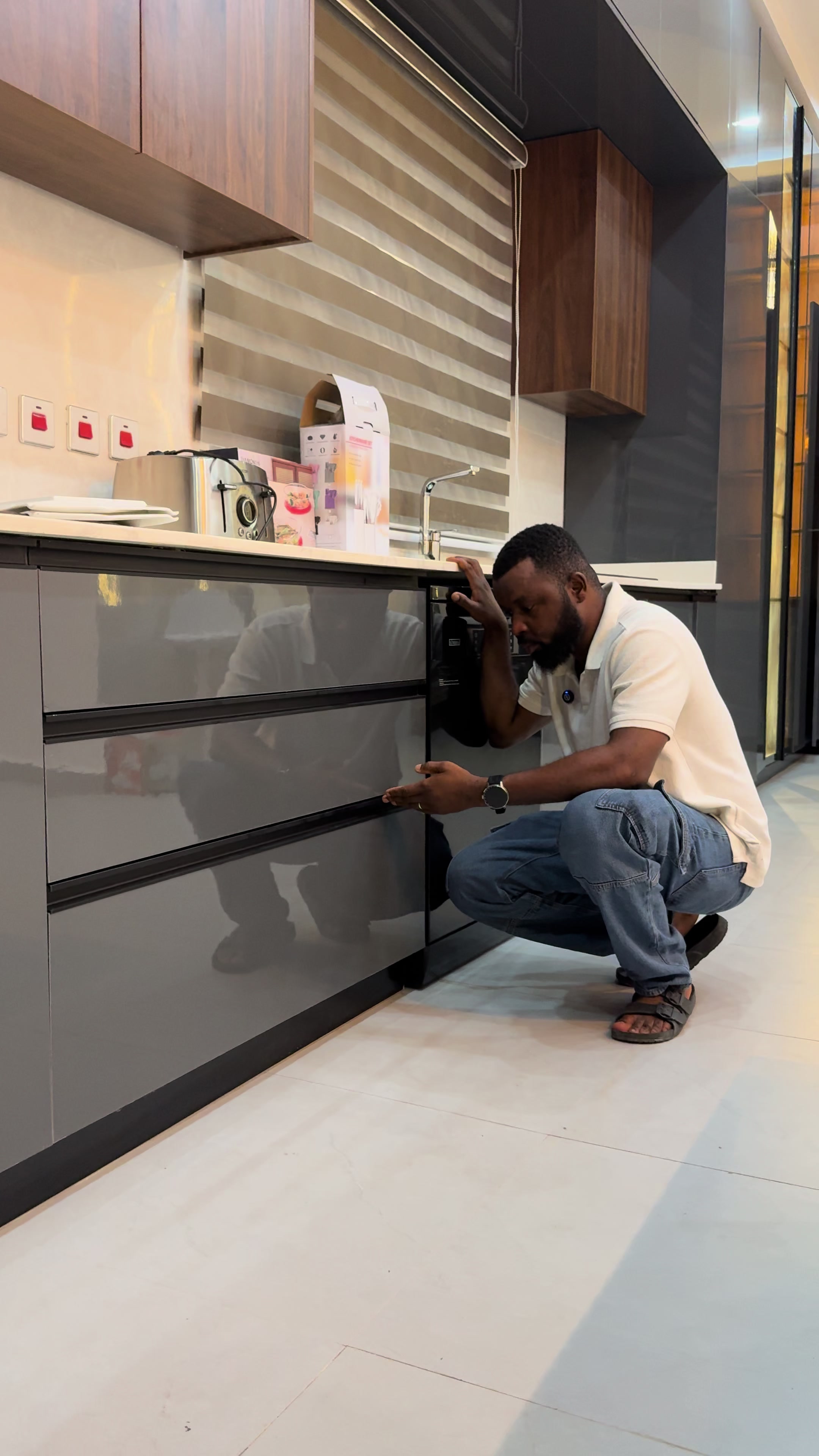 @AZINGO FURNITURE HOUSE