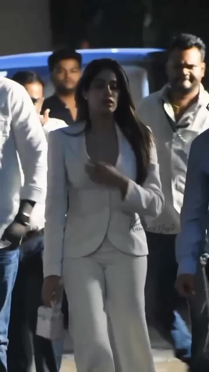 @Janhvi Kapoor Official