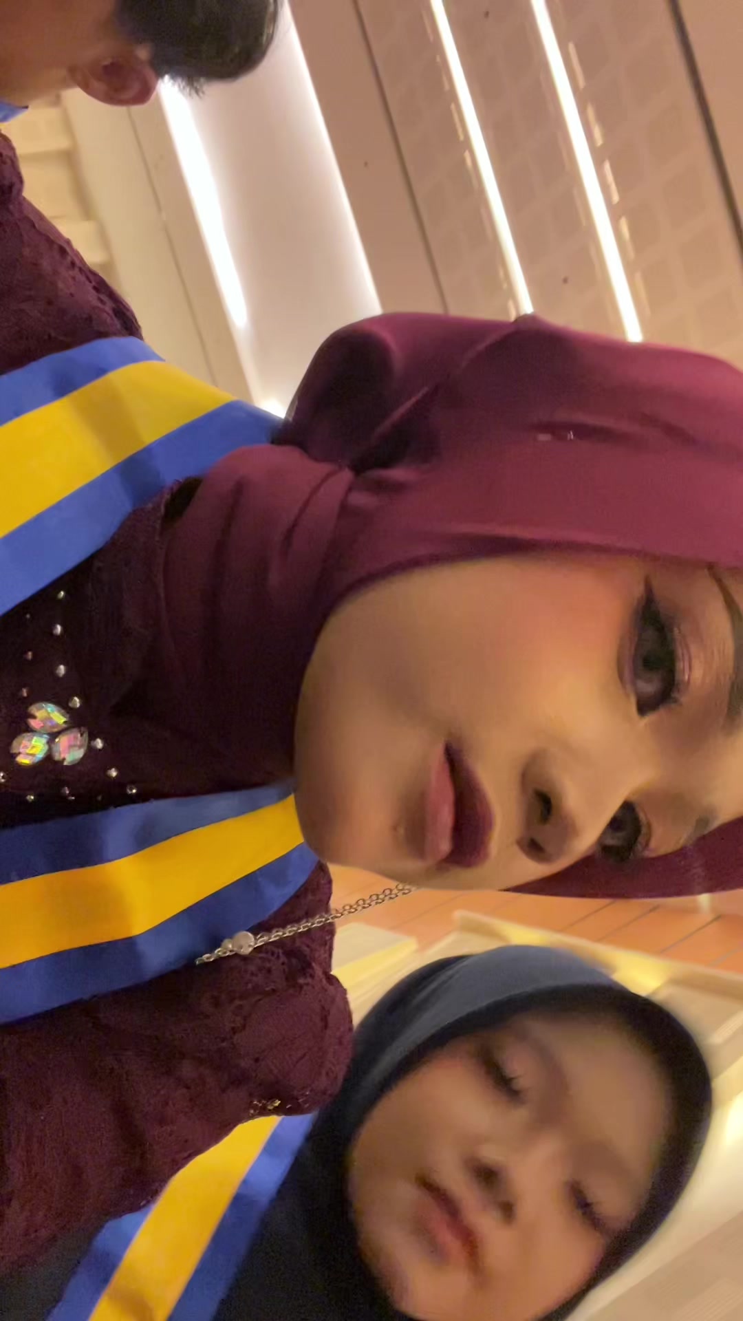 @vi