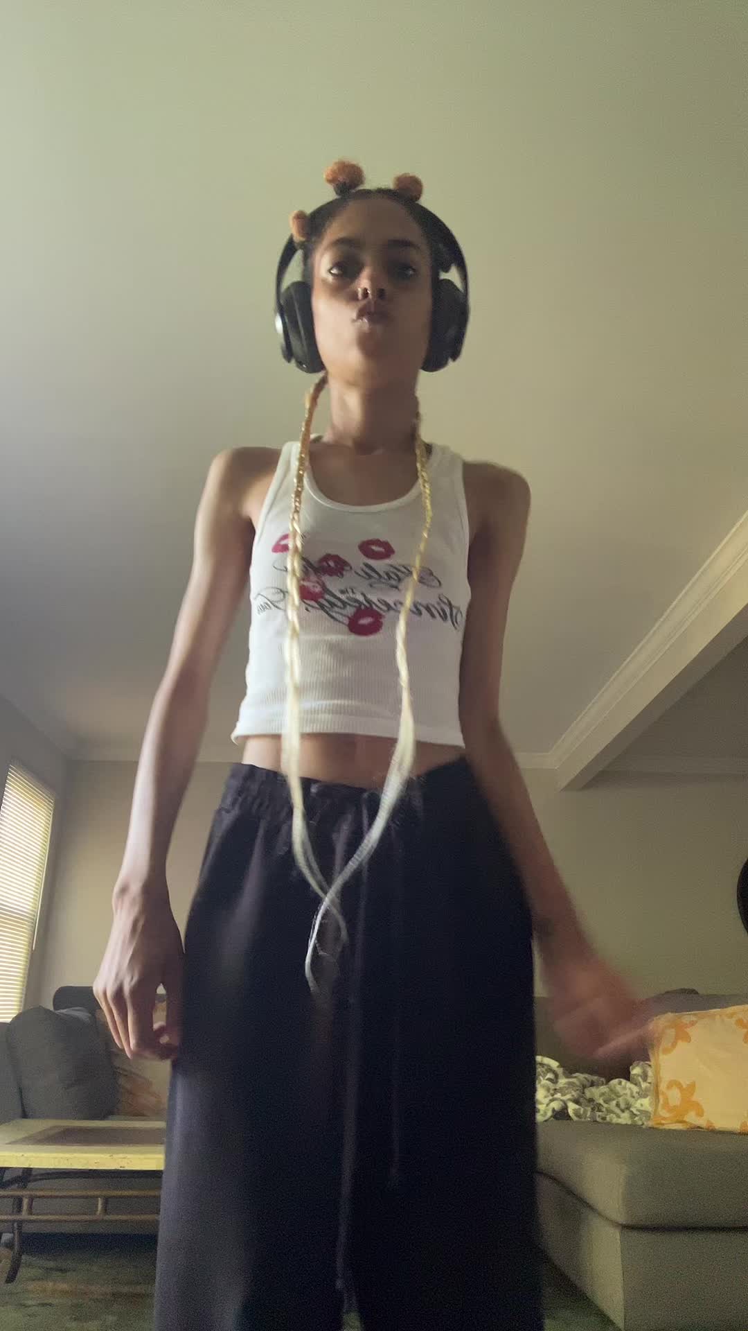 @nosmilingnini