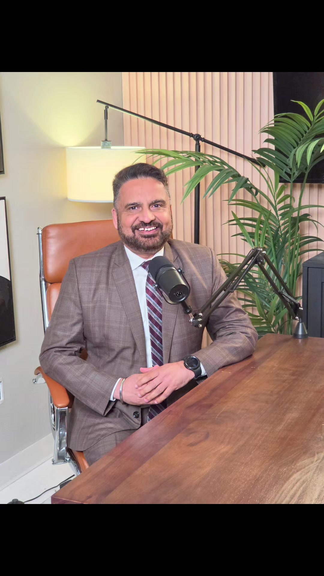 @GILL 22G real estate broker