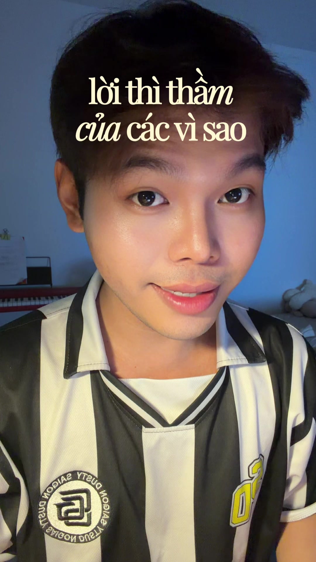 @Một chiếc &ocirc;m nhỏ ch&iacute;u
