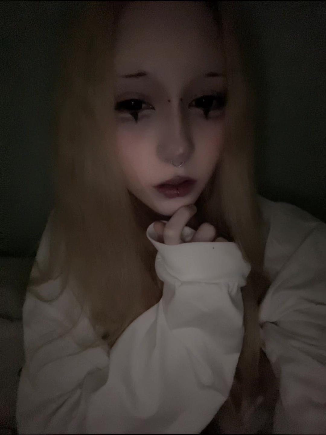 @<plastic.doll>