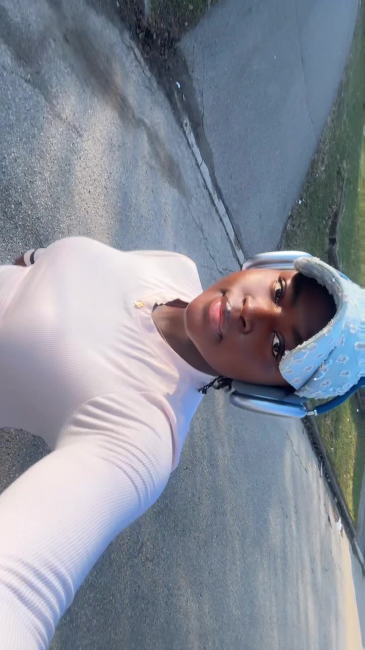 @Tosinmoe