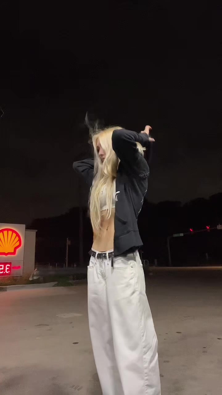@karleesway