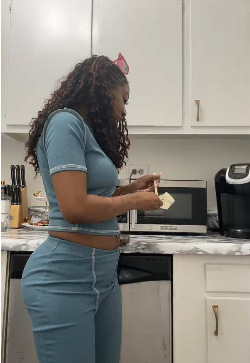 @Yᗩ ᖴᗩᐯ ᒪEO🥵