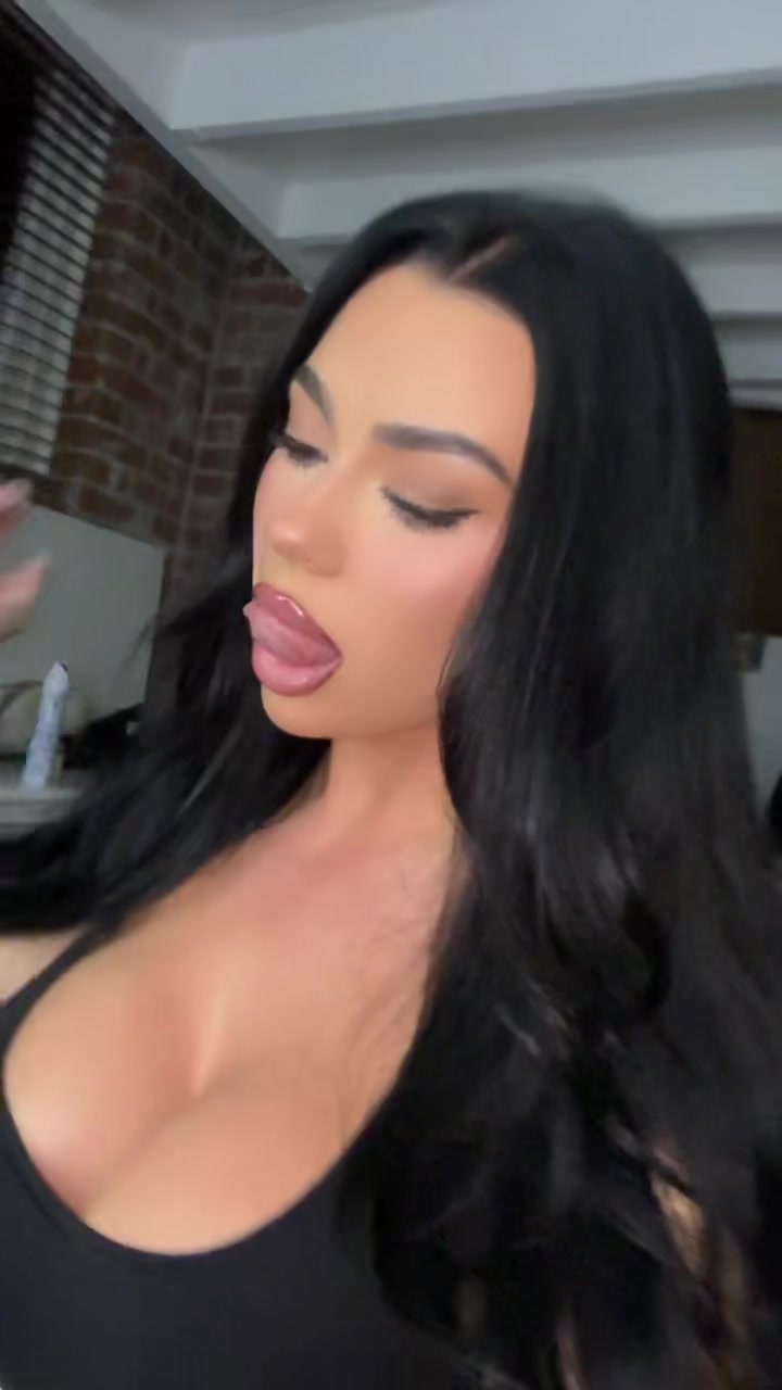 @briannahollyt