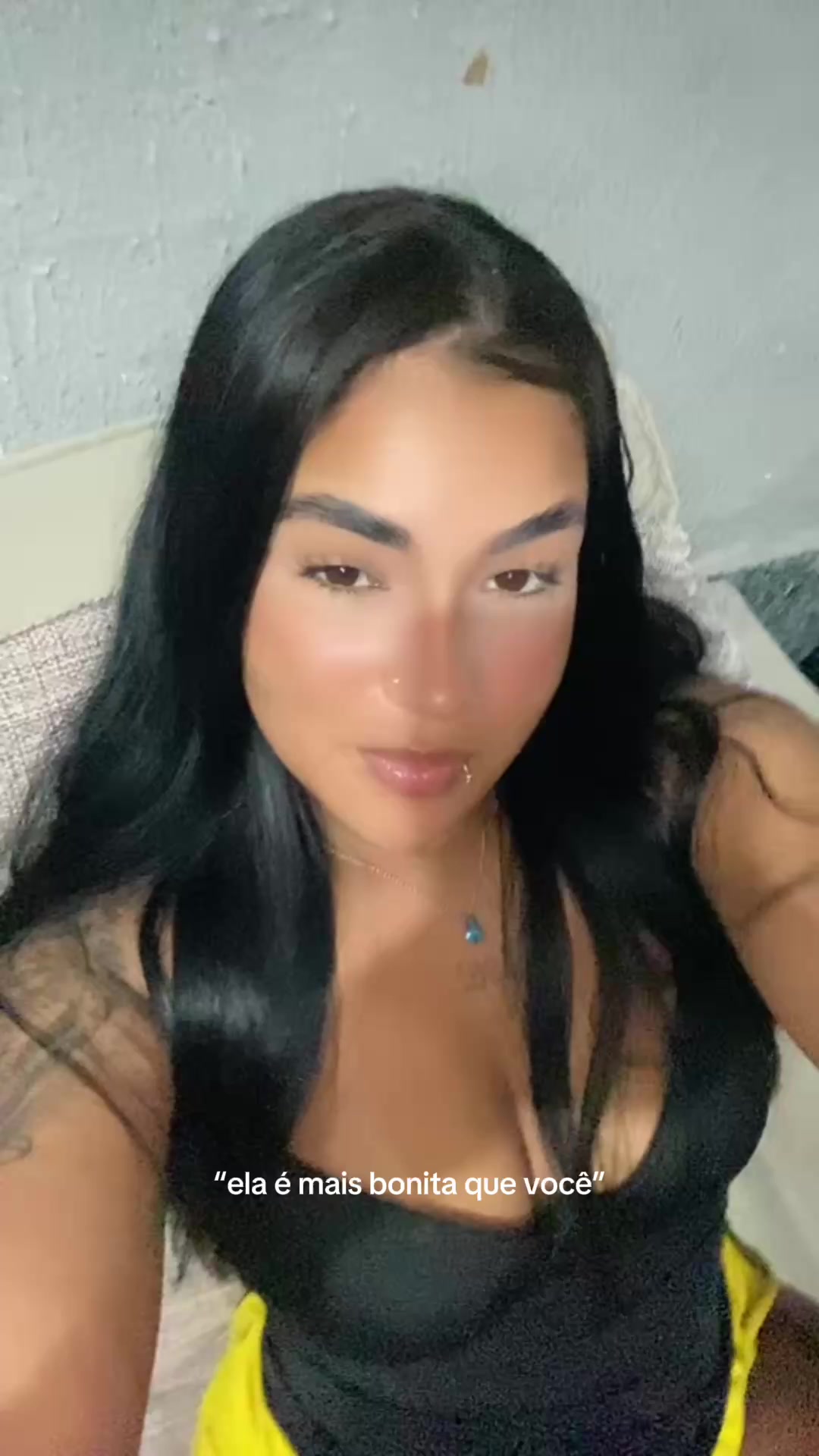@Aninha_07