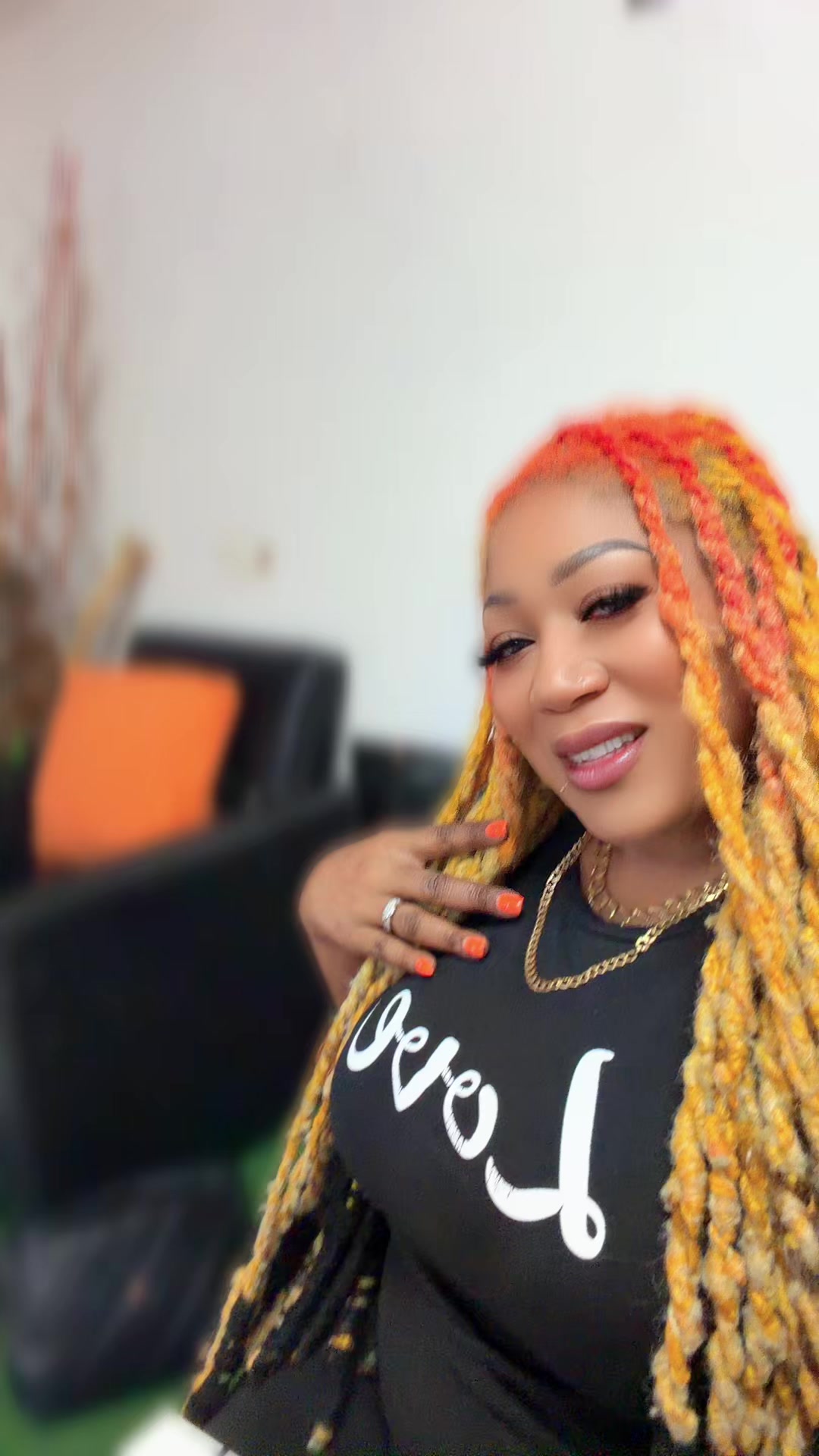 @haircomesdelana