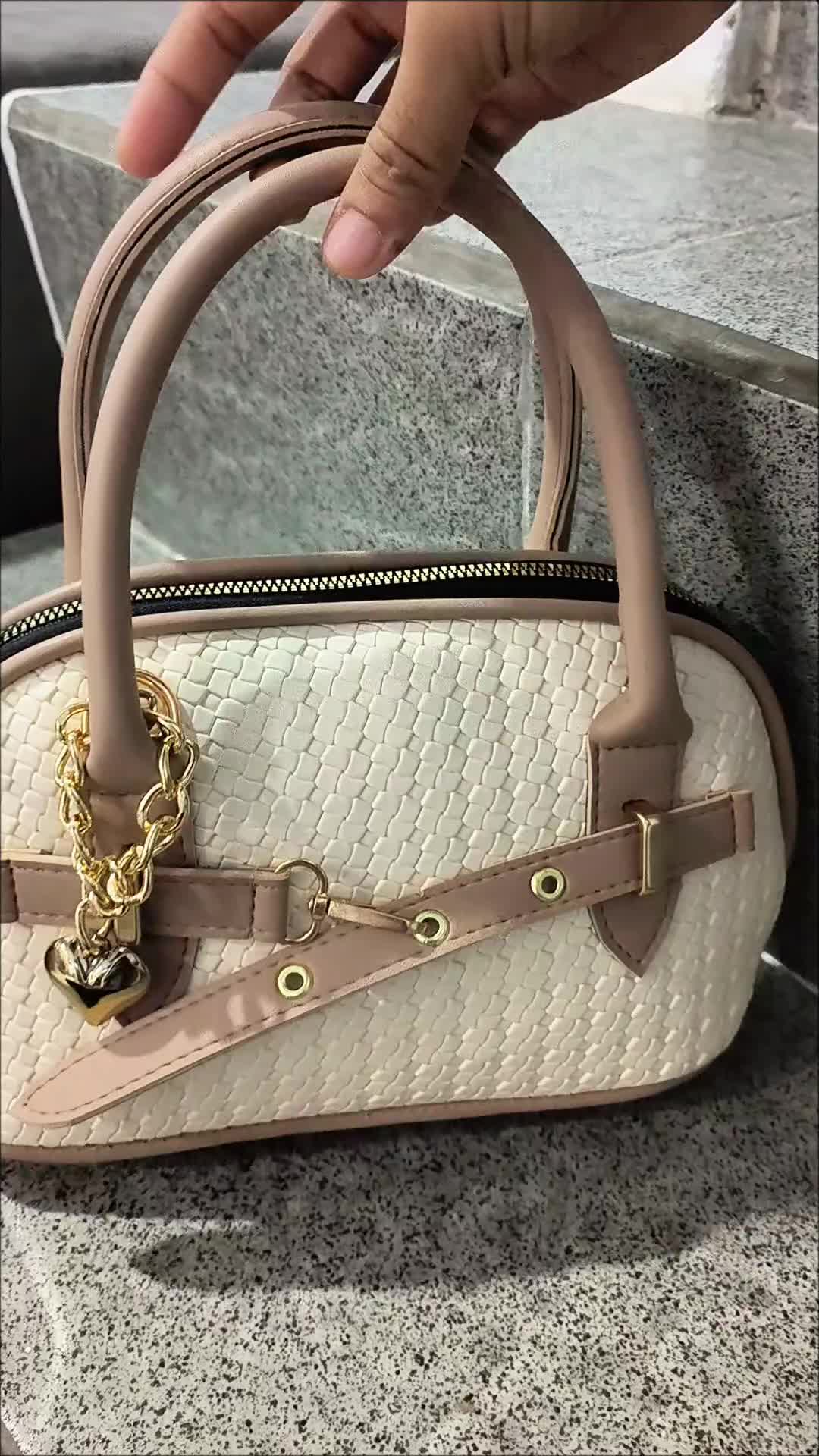 @ArmaVela Bags