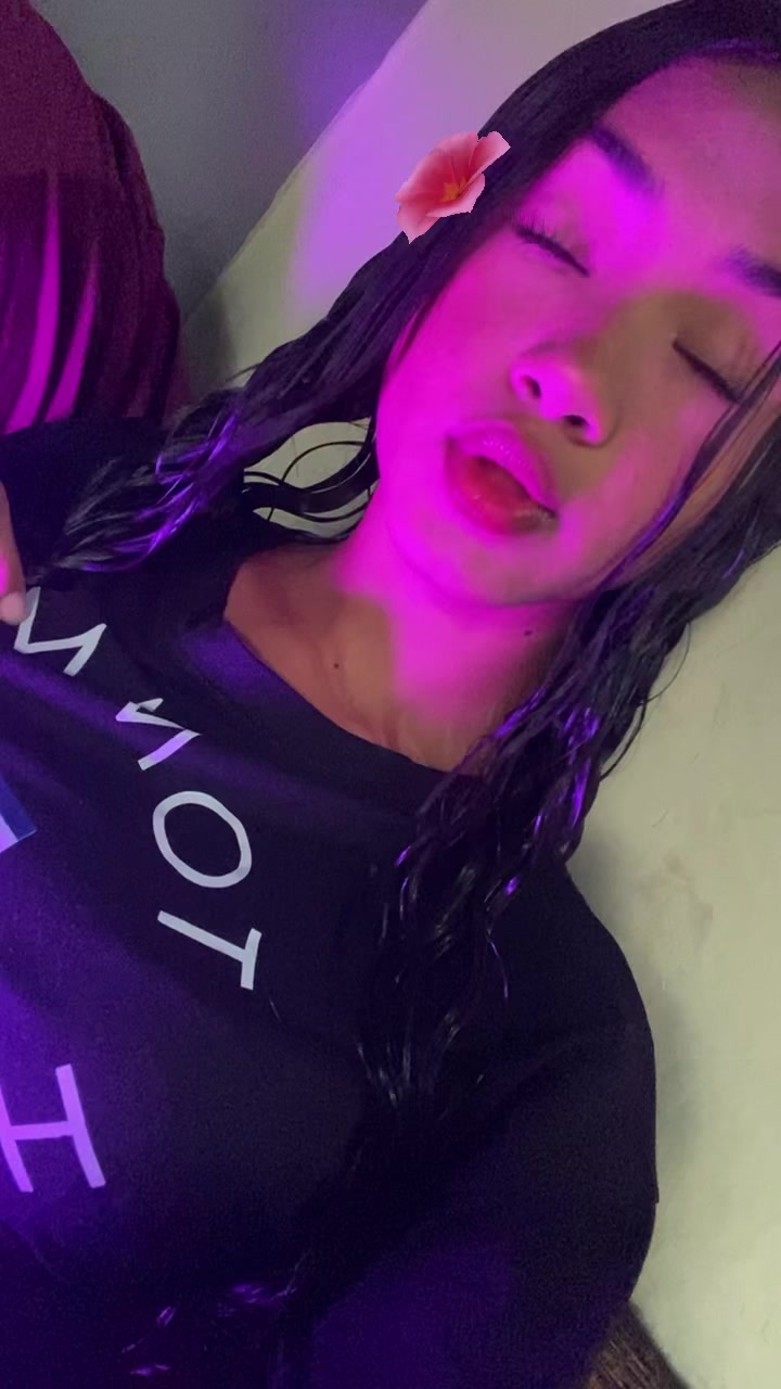 @Valentina🖤.