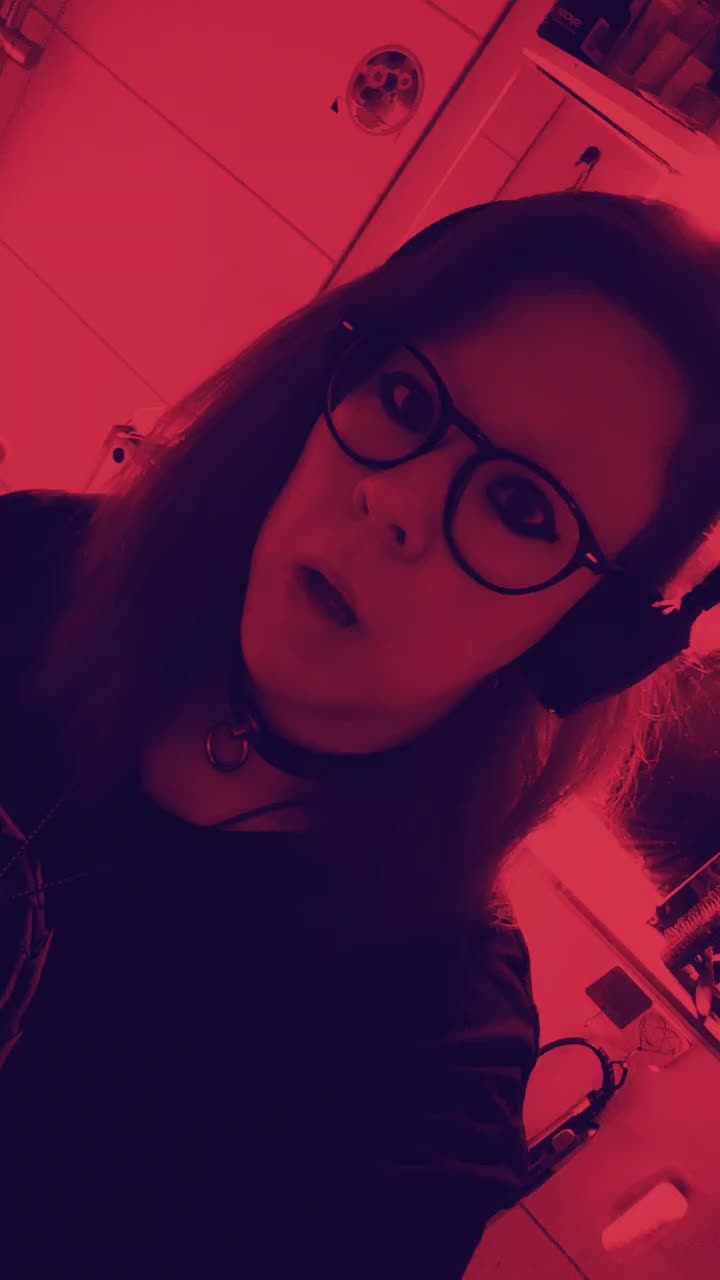 @Charlene 🖤🌹🦇