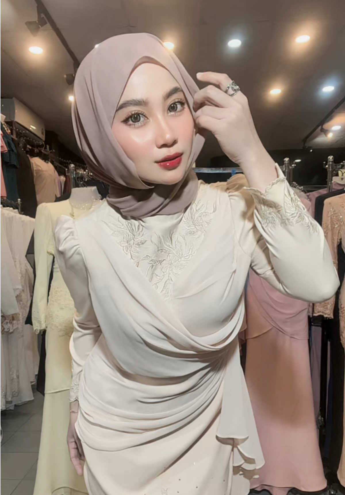 @Elly Emylia Boutique