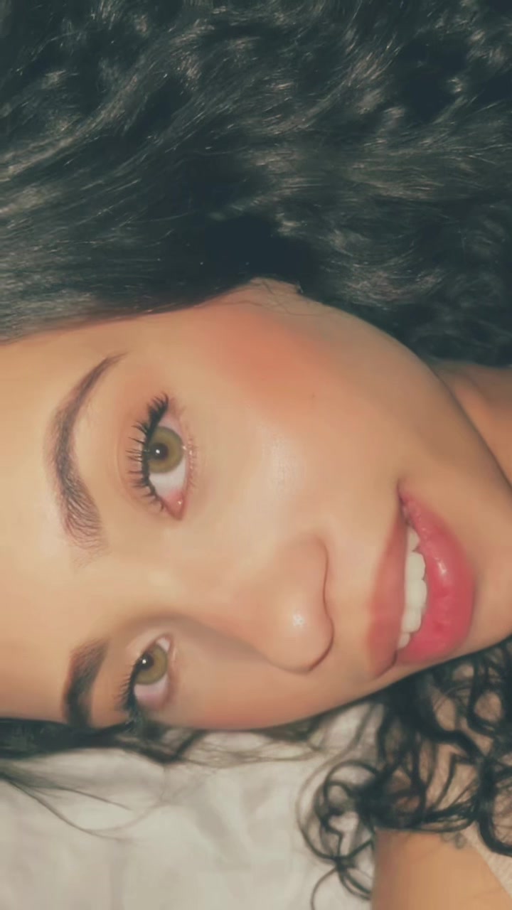 @Emy_