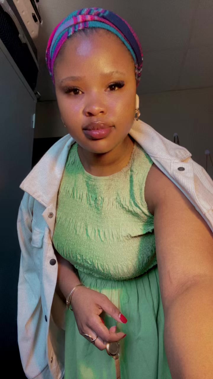 @Iviwe vee🎀