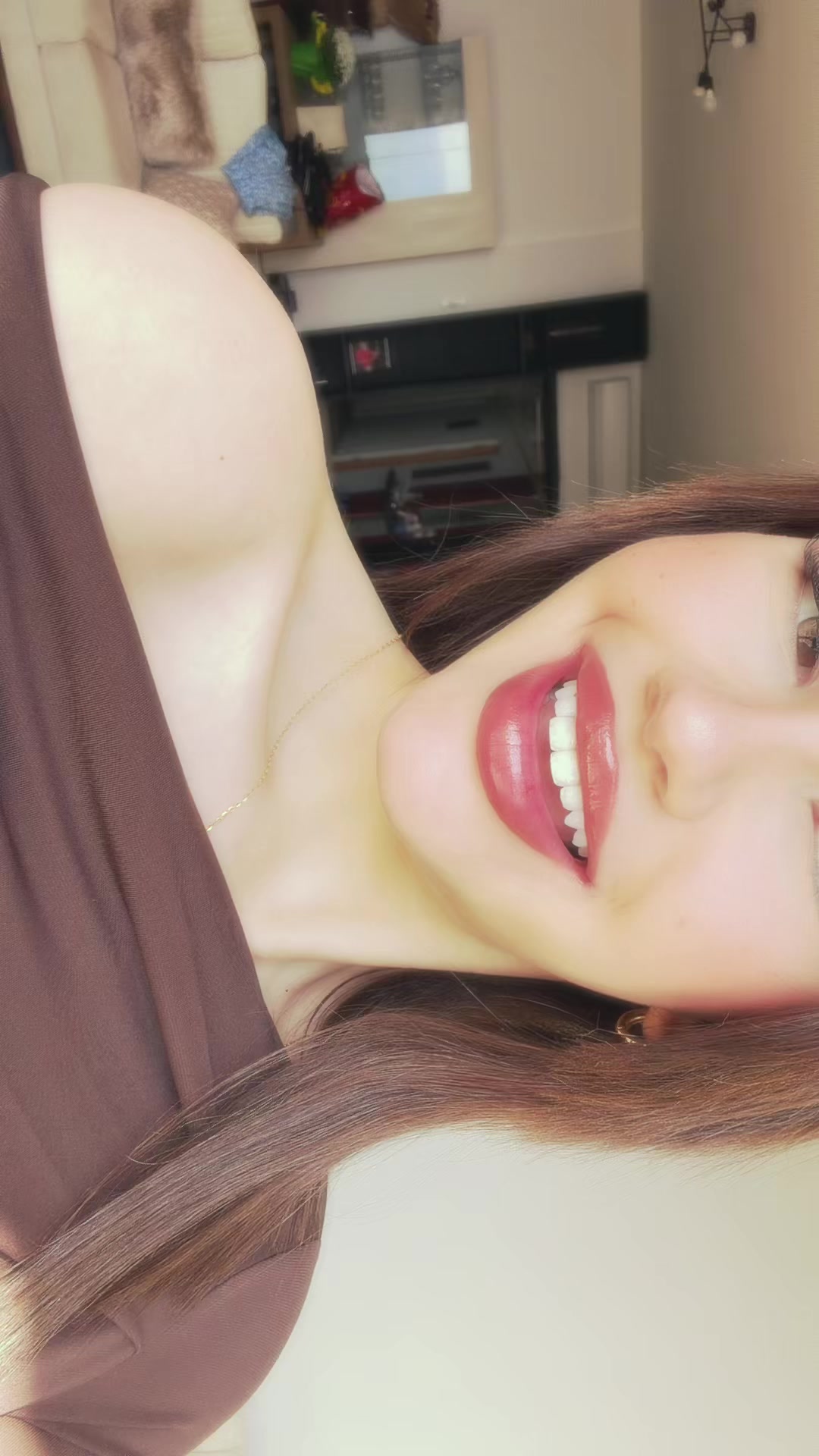 @tinahelou_