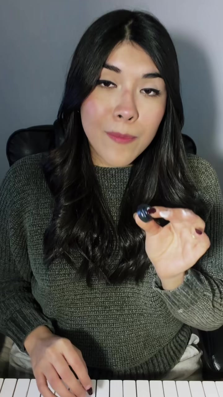 @Nadia Constanza | Vocal Coach