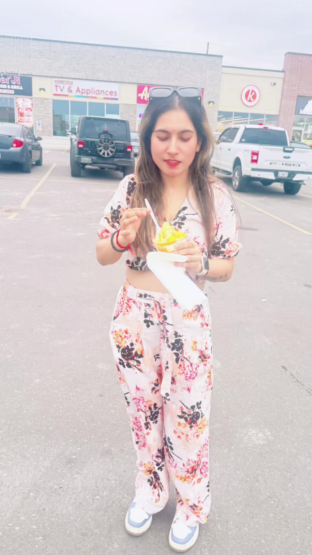 @nidhi chauhan ๐ธ๐ฌto๐๐จ๐ฆ