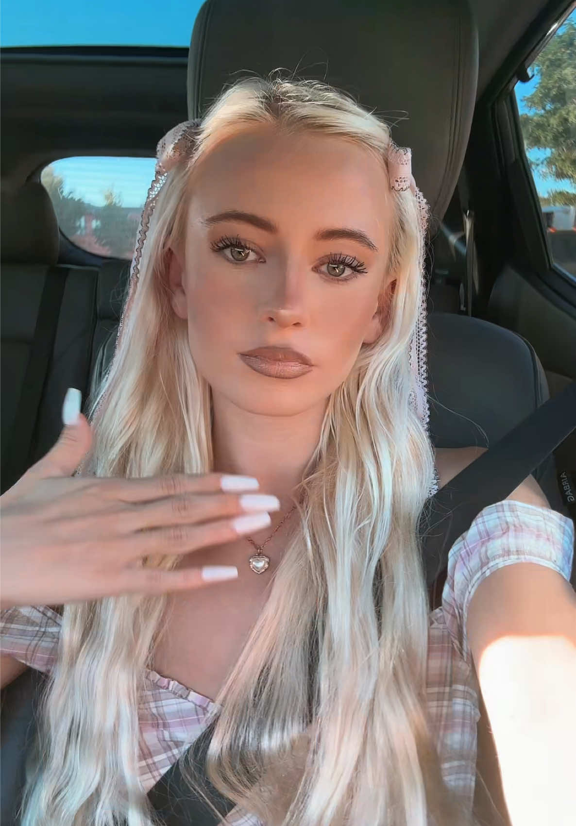 @loveydoveyolivia