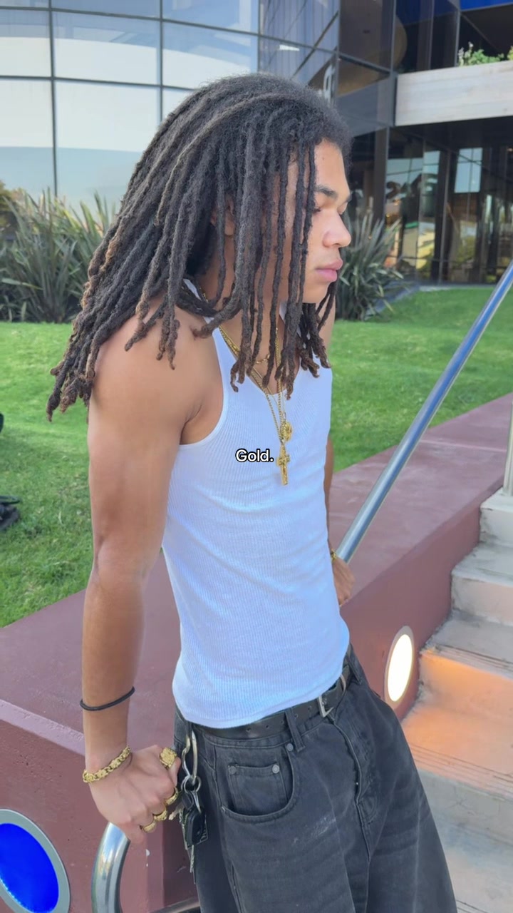 @Elaré